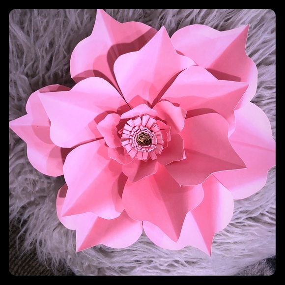 Paper flowers - Picture 1 of 3